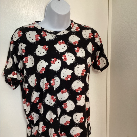 Hello Kitty Black and White T-Shirt - Picture 1 of 2